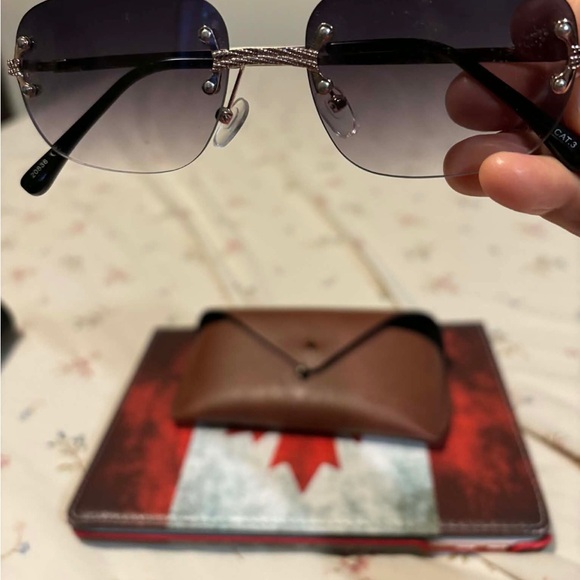 Sunglasses - Picture 3 of 7